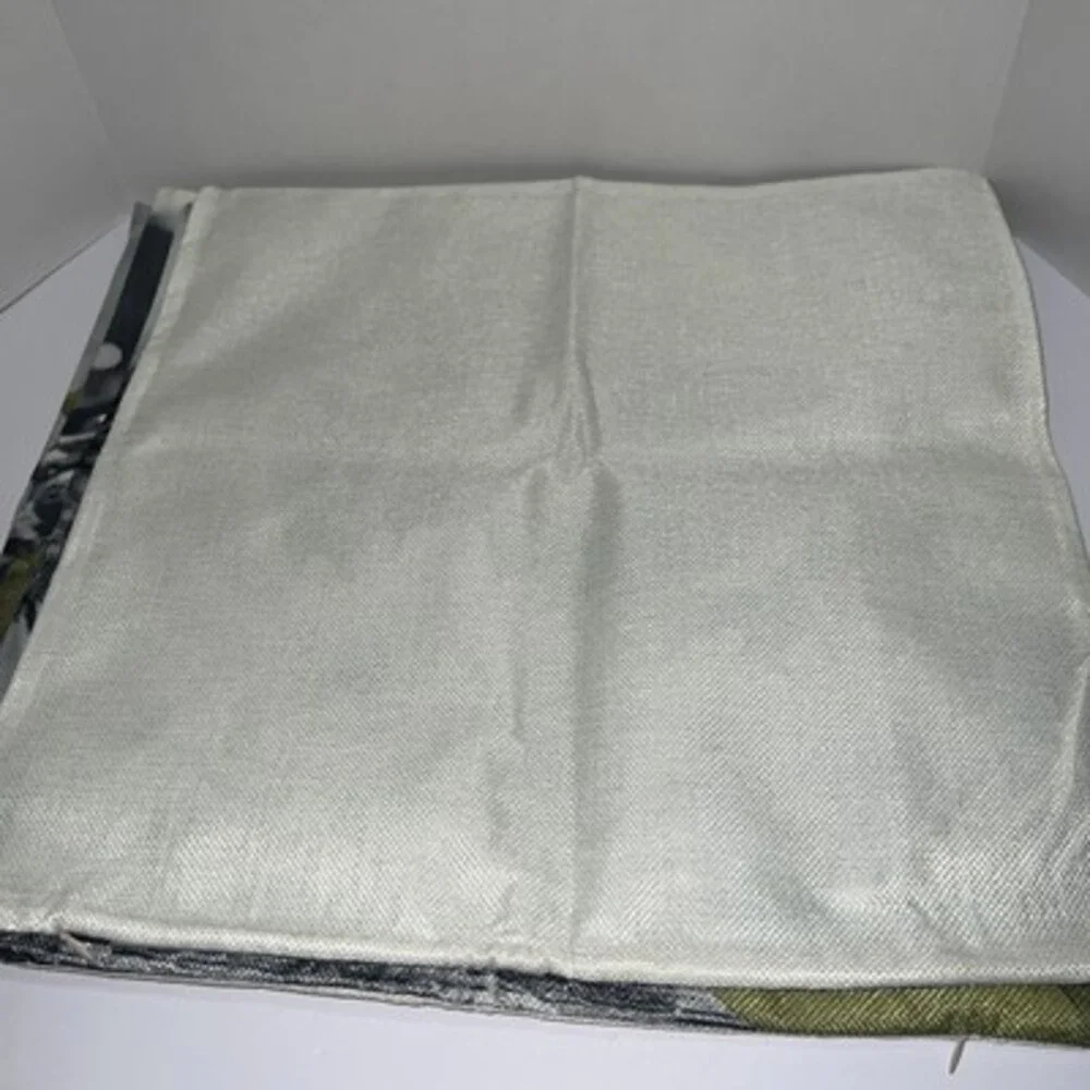 Flower Throw Pillow Covers Lot Of 4 Green/white 17.5’’ X 17.5’’